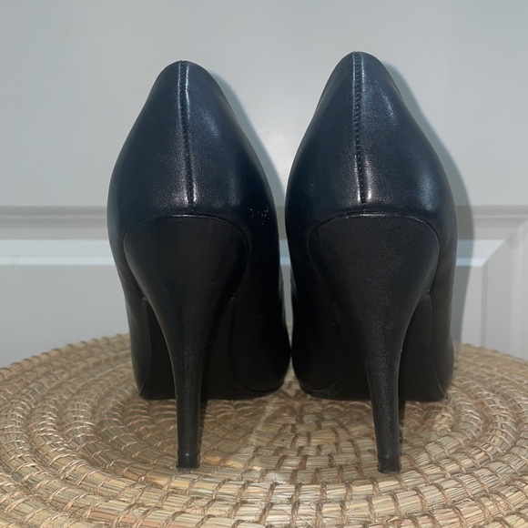 Steve Madden Nilla Black Leather Pumps - Picture 5 of 12